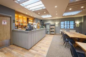 Ο χώρος του lounge ή του μπαρ στο Gleneagles Lodge with Hot Tub