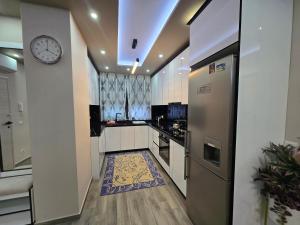 Una cocina o cocineta en Home sweet Home apartment's