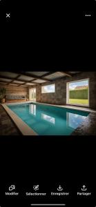 une photo d'une piscine dans une maison dans l'établissement L'Orée d'Etretat, à La Poterie-Cap-dʼAntifer