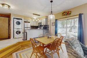 Η κουζίνα ή μικρή κουζίνα στο The Woods - Village 4