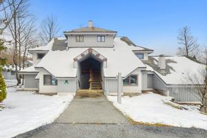 Το κτήριο όπου στεγάζεται  το διαμέρισμα