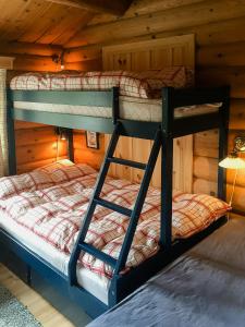 Postel nebo postele na pokoji v ubytování Modern Log Cabin By Hardangervidda