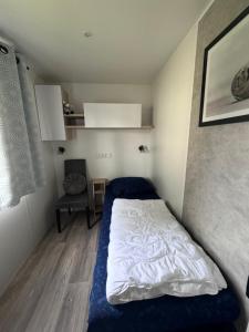 En eller flere senge i et værelse på Chalet See 19 mit Seeblick