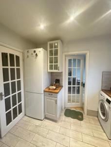 Η κουζίνα ή μικρή κουζίνα στο Single room in Croydon luxury spacious home