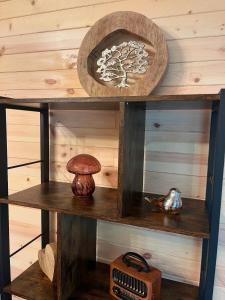 a wooden shelf with a bowl on top at Zarevo Glamping Forest Houses in Skobelevo