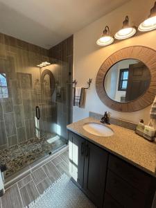 Ένα μπάνιο στο The Owl's Peak a Relaxing Smoky Mountain Escape +23 φωτογραφίες