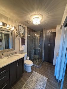 Ένα μπάνιο στο The Owl's Peak a Relaxing Smoky Mountain Escape