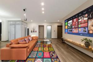 a living room with a couch and a large screen at Ruyuan Riverside Boutique Hotel in Chongqing
