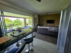 TV a/nebo společenská místnost v ubytování Hills and Dales Accommodation