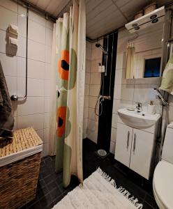 Koupelna v ubytování Mira's cozy city home + 10 fotografií