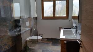 Koupelna v ubytování Ferienwohnung Allmeina + 5 fotografií