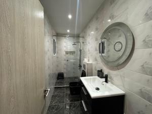 Koupelna v ubytování Studio sky lux 94 + 58 fotografií