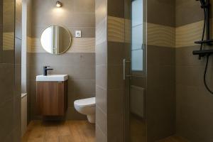 Koupelna v ubytování Apartamenty Poznańska 32