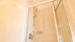 Phòng tắm tại Modern Loft - with Balcony and Parking +11 ảnh