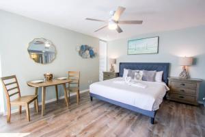 Postel nebo postele na pokoji v ubytování Long Beach T4 807E