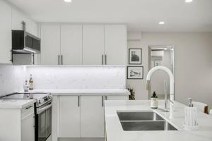 Η κουζίνα ή μικρή κουζίνα στο The Wynford Dreamy Capri Suite +25 φωτογραφίες