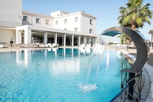 Bazén v ubytování Pietre Nere Resort & Spa nebo v jeho okolí