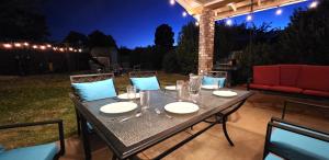 Χώρος καθιστικού στο Hot Tub, Pool Table, Swing Sets, Theater, Kayaks