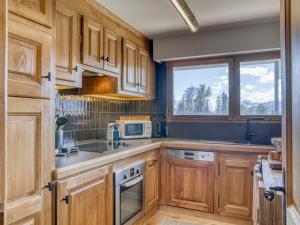 Kuchyň nebo kuchyňský kout v ubytování Appartement rénové 2 chambres, balcon, wifi, parking - Megève - FR-1-453-254 + 5 fotografií