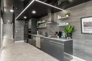 Kuchyň nebo kuchyňský kout v ubytování The Summit 1001