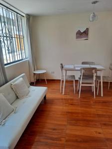 Posezení v ubytování Cozy apartment in La Molina