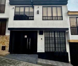 Το κτήριο όπου στεγάζεται  η παραθεριστική κατοικία