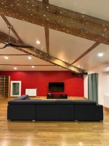 Μια τηλεόραση ή/και κέντρο ψυχαγωγίας στο Maison bourgeoise aux volumes XXL +38 φωτογραφίες