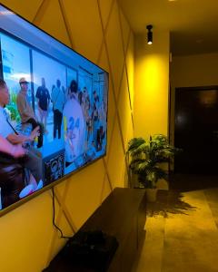 Επισκέπτες που μένουν στο 2BHK Fusion Loft - Jaccuzi - Cinema - PS4 +6 φωτογραφίες