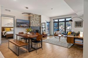 Posezení v ubytování Timber Fox 2207 condo + 35 fotografií