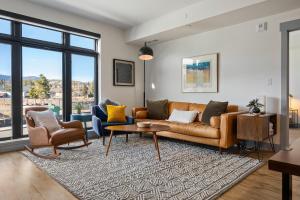 Posezení v ubytování Timber Fox 2207 condo