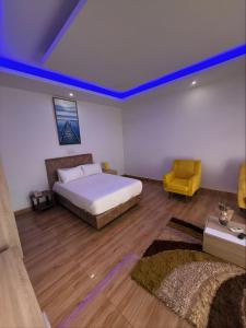 a bedroom with a bed and a blue ceiling at AS Appartement meublé in Bamako +9 photos