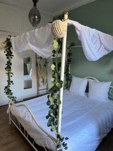 Ένα ή περισσότερα κρεβάτια σε δωμάτιο στο Maison bourgeoise aux volumes XXL