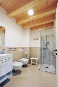 Koupelna v ubytování Agriturismo Corte Bonetti + 91 fotografií