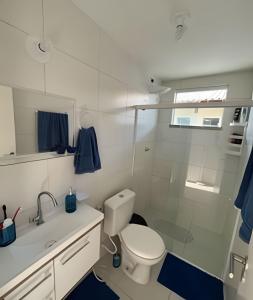 Et badeværelse på Apartamento em Condomínio Resort
