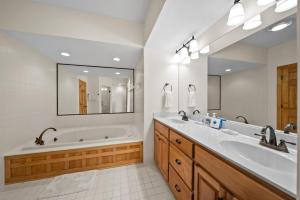 Koupelna v ubytování Chetola: Sierra 1 + 17 fotografií