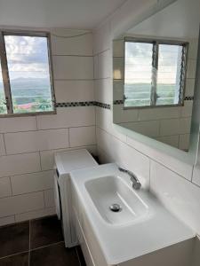 Ένα μπάνιο στο Villa Valey, spacious and authentic +14 φωτογραφίες