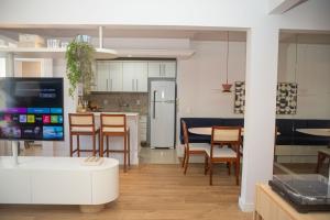 Η κουζίνα ή μικρή κουζίνα στο Apto moderno e elegante no Auxiliadora TV7638 +20 φωτογραφίες