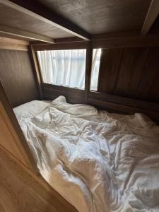 Ένα ή περισσότερα κρεβάτια σε δωμάτιο στο ゲストハウス架け橋