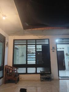 a room with a window with blinds on it at Penginapan SALSA in Ketapang