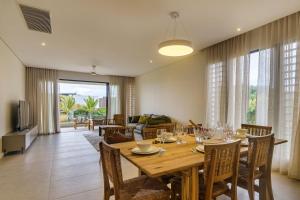 Χώρος καθιστικού στο Amaris Apartment Beachfront by Oceanaxe Holidays