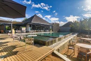 Φωτογραφία από το άλμπουμ του Amaris Apartment Beachfront by Oceanaxe Holidays σε Petite Case Noyale