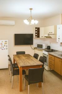 Kuchyň nebo kuchyňský kout v ubytování casa para 10 exc ubicacion garage 3 autos