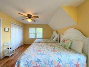 Postel nebo postele na pokoji v ubytování Gone Fishin'