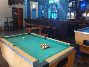Τραπέζι μπιλιάρδου στο Bostons Lodge & Restaurant