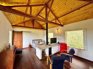 Η κουζίνα ή μικρή κουζίνα στο Chalé com área gourmet privativa