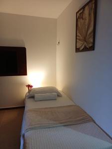 a bedroom with a bed and a tv on the wall at Villa Búzios in Nísia Floresta +26 photos