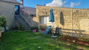 Κήπος έξω από το STUDIO tout équipé au calme