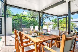 Posezení v ubytování Bungalow Breeze - 4 Bedroom 3 Bath Coastal Flair