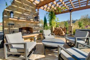 Posezení v ubytování Fly Fishers Paradise Getaway Near White River!