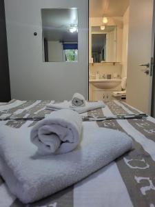 En eller flere senge i et værelse på #429 Status Relax Dezela